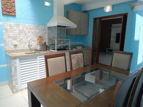 Casa aconchegante no Centro de Peruíbe, faça tudo a pé