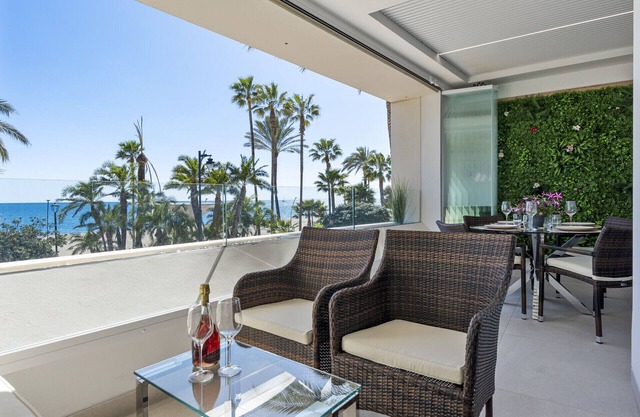Casa Alyssa - 1 bed front row in Estepona