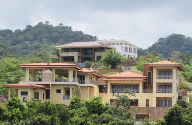 Casa Amarillo Jaco Beach