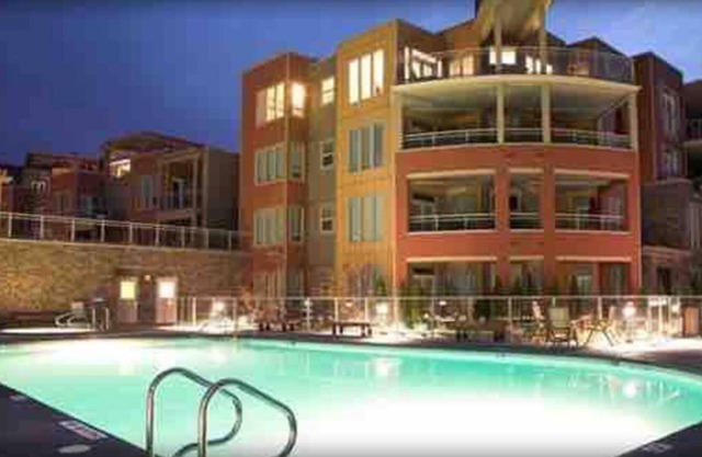 Casa Amigos: a beachfront resort 2bdrm condo w/heated pool, hot tub & BOAT SLIP