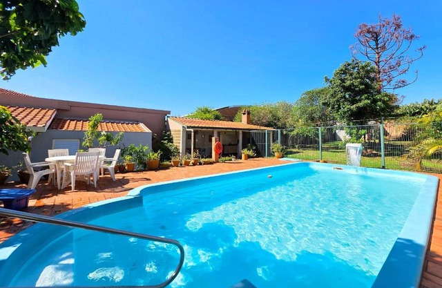 Casa Ampla 5 quartos área lazer TOP lado Paraguai