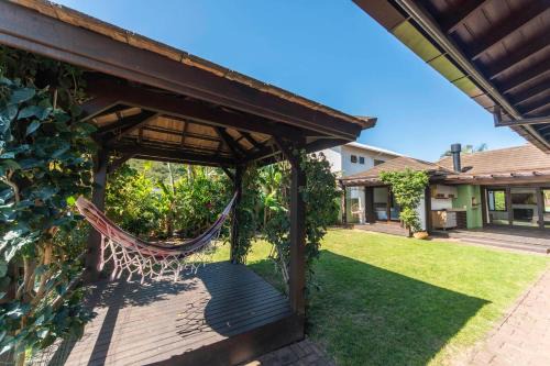 Casa ampla c/jardim e churrasqueira BK3156