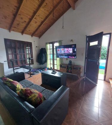 Casa amplia con jardin grande, parrilla y pileta en mar del plata en barrio jardin pegado al bosque peralta ramos