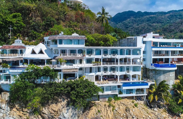 Casa Azul Profundo I II & III Private Oceanfront Villa up to 32 bedrooms