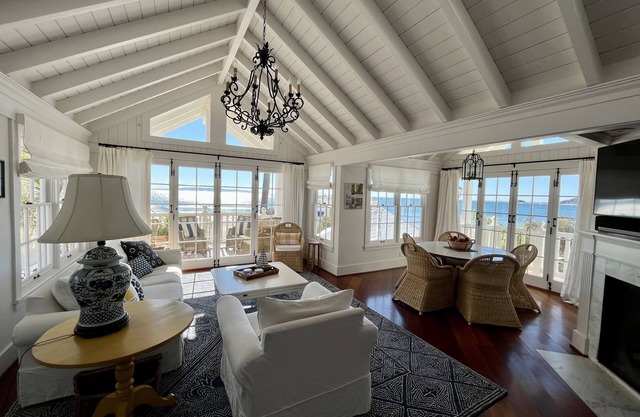 Casa Azul - Stunning Beach Front House in Avila Beach