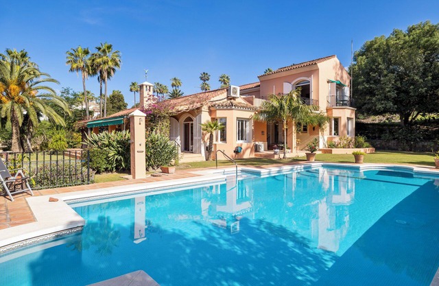 Casa Beaumont - Beautiful 5-Bed Villa w Private Pool & Stunning Views