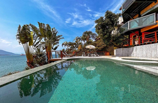 Casa beira mar c lazer completo em Piúva-Ilhabela