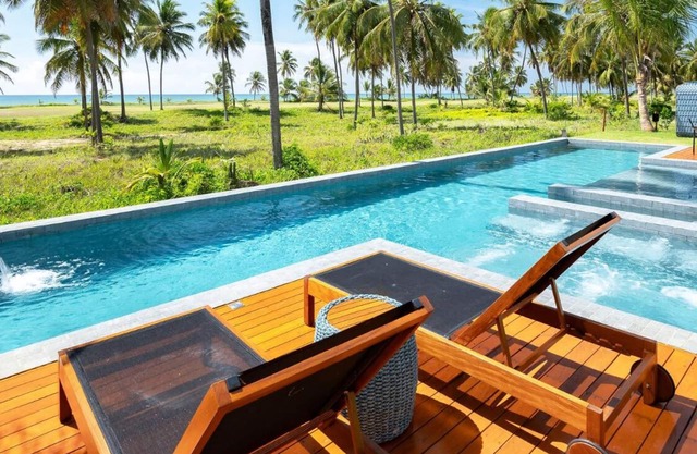 Casa Beira-mar com 8 Suítes no Prestigiado Condomínio Iberostar - Praia do Forte