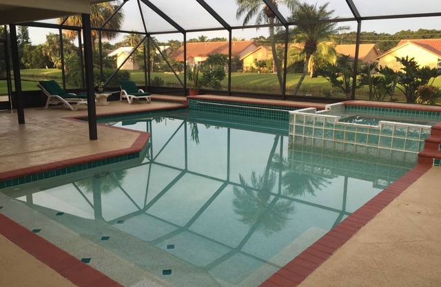 CASA BELLA - HEATED POOL- HOT TUB- POOL TABLE -BBQ-PEACEFUL OASIS- 4 BEDS-