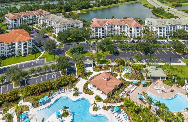 Casa Bella Townhome 3 Bedroom Condo by RedAwning