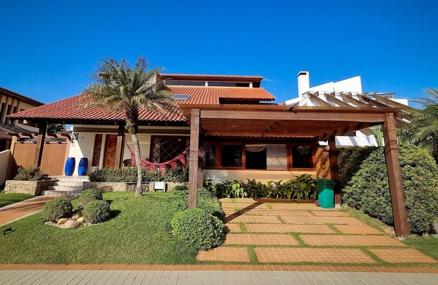 Casa Bella Vita lush outdoor pool