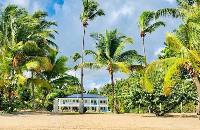 Casa Blanca Luxury Staffed Beach Villa with Sea View