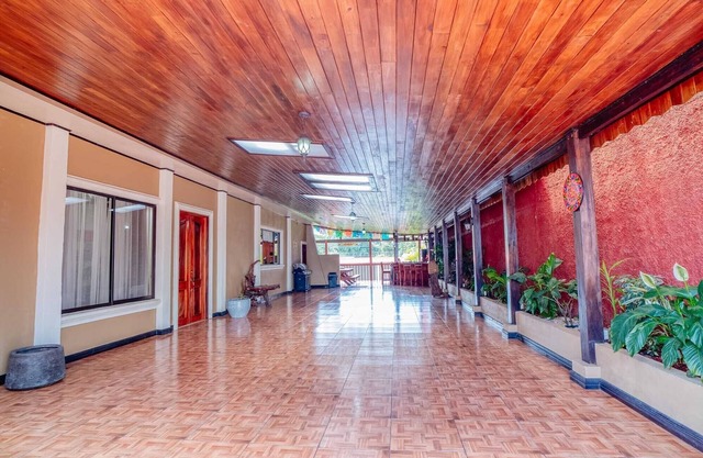 CASA BONANZA PEREZ ZELEDON