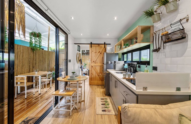 Casa Bosque - Romantic Container Escape with Jacuzzi – Close to Tamarindo Fun