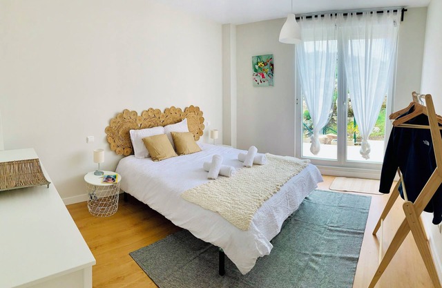 Casa Branca Cantabria: Spacious first floor with garden 500m from the beach | Wifi/Garaje