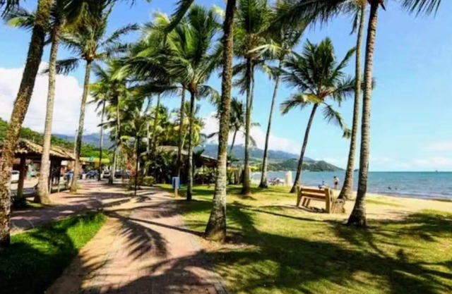 Casa Brisa e Vista MAR right in the center of Ilhabela, on Perequê beach!