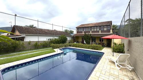 Casa c piscina a 700m da Praia de Caraguatatuba SP