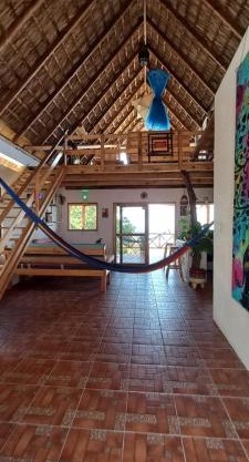 casa cabaña con vista al océano