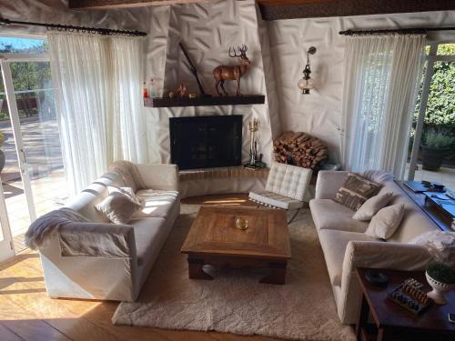 Casa Campos do Jordão, bairro Capivari, Wi-Fi, churrasqueira e forno de pizza, totalmente equipada