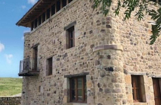 Casa Cavellid, tower house of the 15th century, capacity 08-12 people.