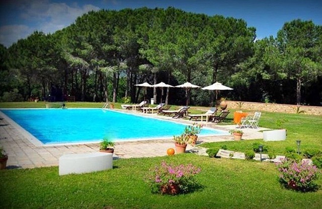 Casa Cedrina B: A welcoming apartment that is part of a villa surrounded by the greenery, with Free WI-FI.
