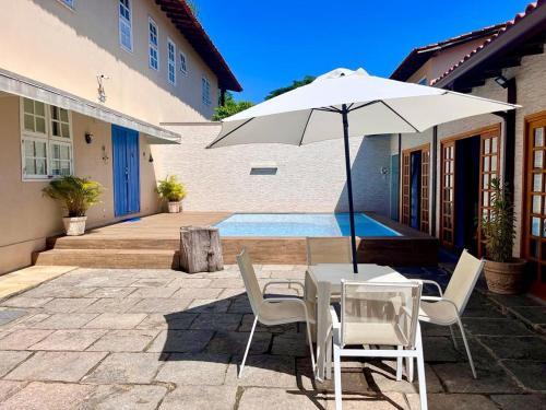 Casa Chalé na Barra da Tijuca Com Piscina Próximo a Praia