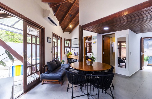 Casa Charmosa com Piscina - Barra do Una