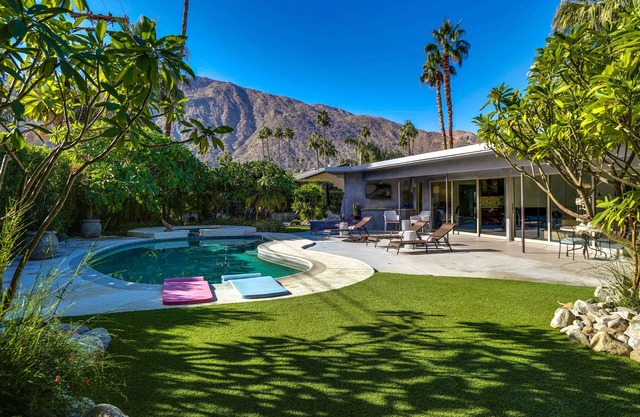 Casa Chill! Private Villa! Pool! Spa! 3 Fireplaces! Mt Views! Walk to Downtwn PS