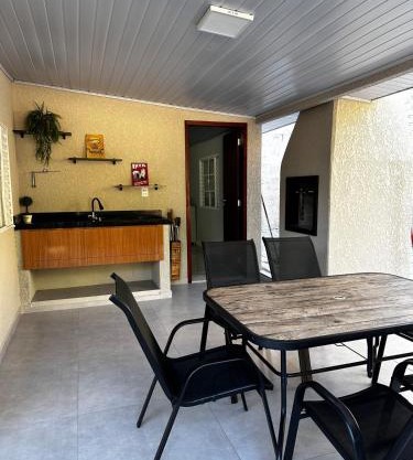 Casa com 2 quartos - quintal e área de lazer