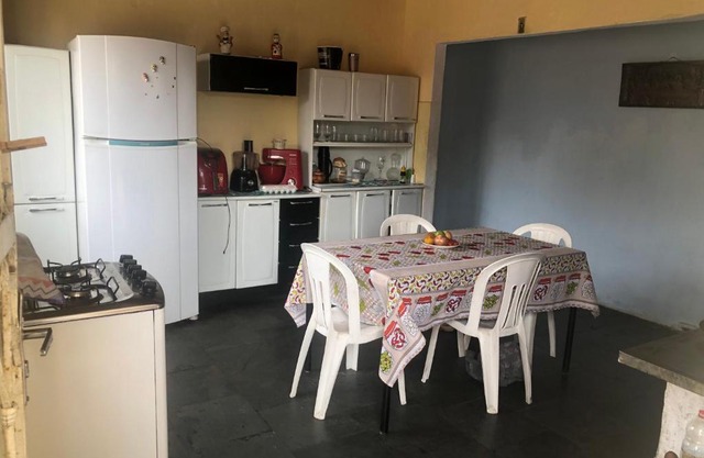 Casa com 2 quartos e quintal grande