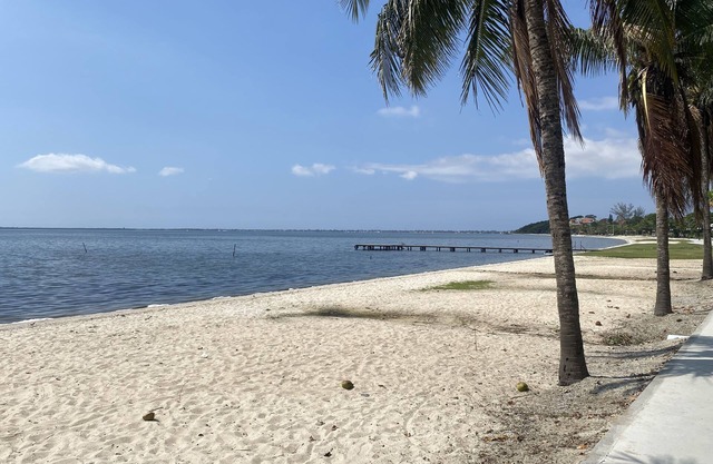 Casa com 3 Quartos em Condominio com Acesso Privativo Para a Lagoa