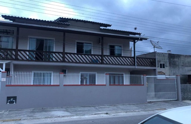 CASA com 3 QUARTOS 1000M DA PRAIA