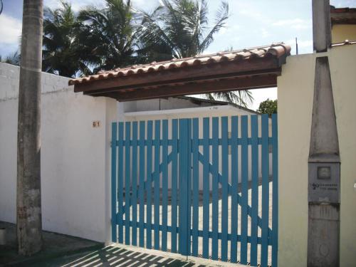 Casa com Amplo quintal no Canto do Mar