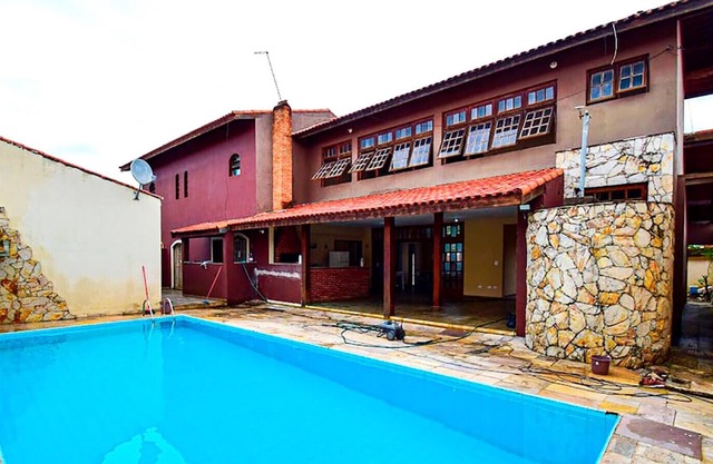 Casa com lazer a 500 metros da praia em Peruíbe