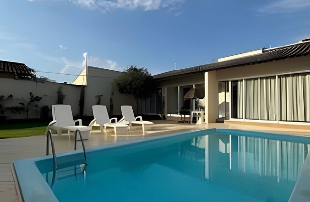 Casa com piscina 5 suites 1 quarto e AC