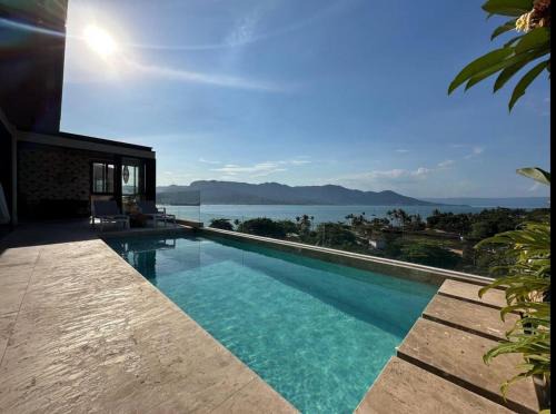 Casa com piscina aquecida, jacuzzi e 60 m da praia