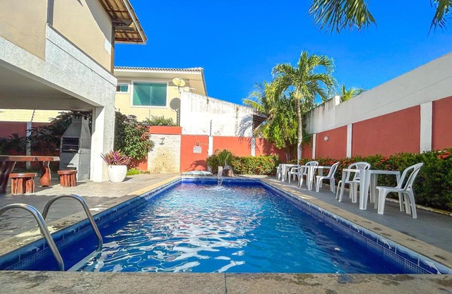 Casa com piscina e churrasq em Lauro de Freitas BA