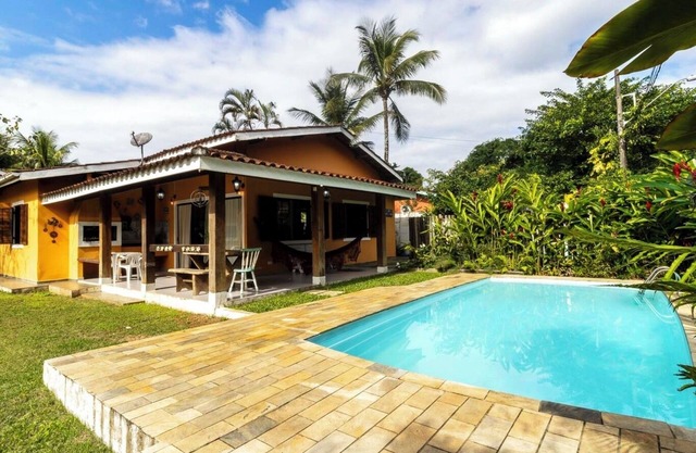 Casa com piscina a 500m da Praia de Boiçucanga