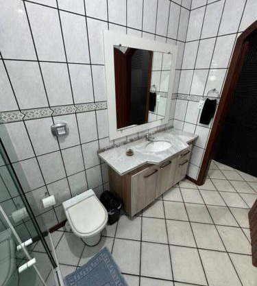 Casa Com Piscina Coberta Aquecida Perto da Praia, Campeche