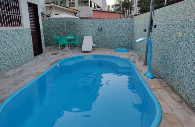 Casa com piscina confortável e perto de tudo