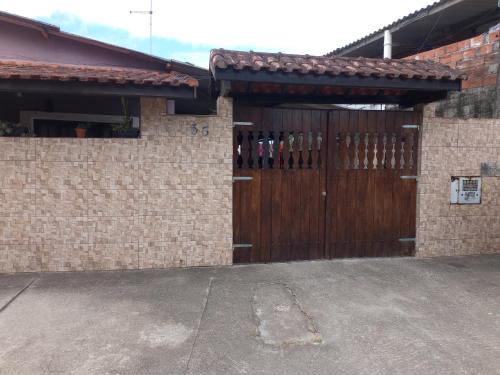 Casa com piscina e churrasqueira em Itanhaém