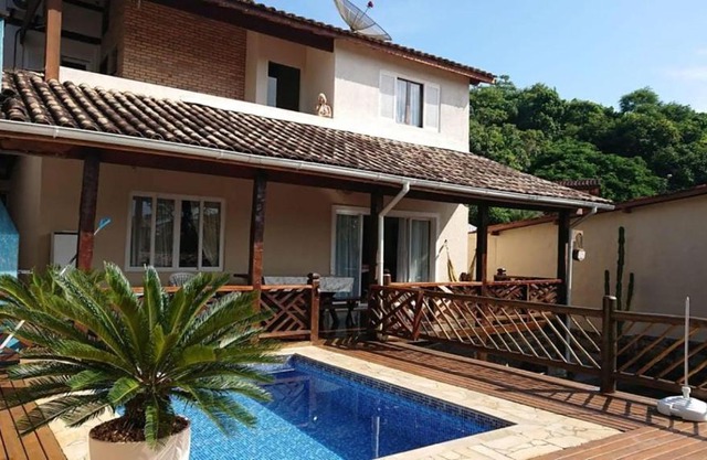 Casa com piscina e lazer completo em Ilhabela SP