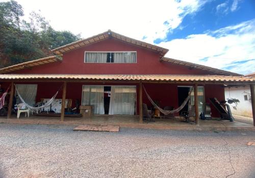casa com piscina em condomínio