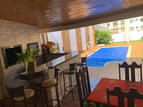 Casa com Piscina em Região Nobre de Cascavel