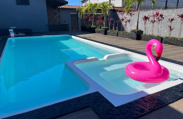 Casa com Piscina Grande e Hidro