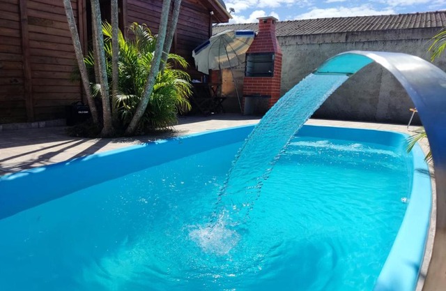 Casa com Piscina Tv e Wi-fi, pertinho do Mar