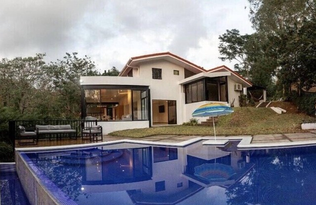 Casa completa dentro de un complejo privado con seguridad 24/7