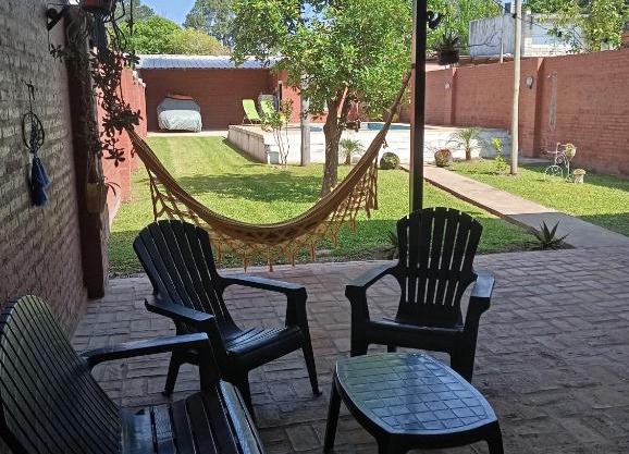 Casa con pileta frente a la Laguna Soto