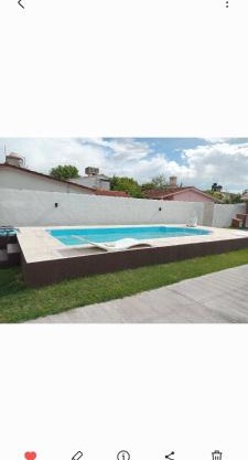 Casa con pileta,quincho ymas servicios para vos