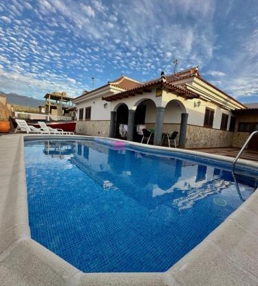CASA CON PISCINA EN TENERIFE - VISTA MAR Y EL TEIDE